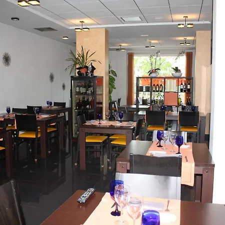 Ciutat D'amposta 3* Ампоста